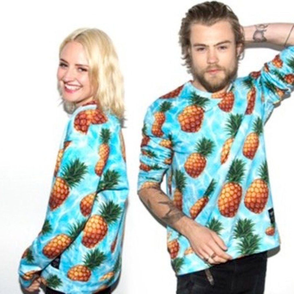 *last day - moving sale* Breaking Rocks pineapple sweater size XL